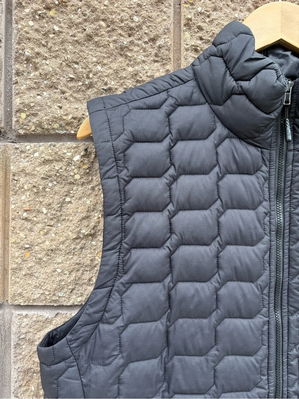 The North Face Men's Black Thermoball Quilted Insulated Vest